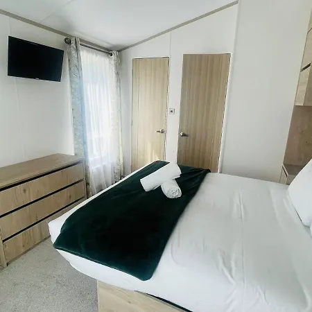 Silver Wood With Hot Tub *
