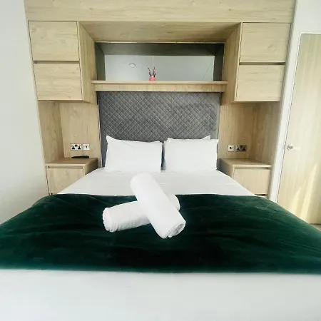 Silver Wood With Hot Tub Γιορκ