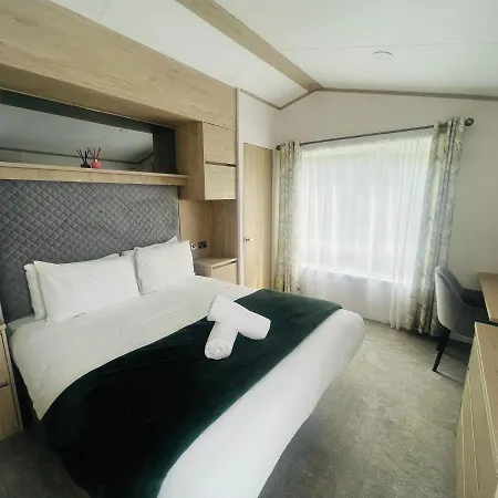 Σπίτι διακοπών Silver Wood With Hot Tub *